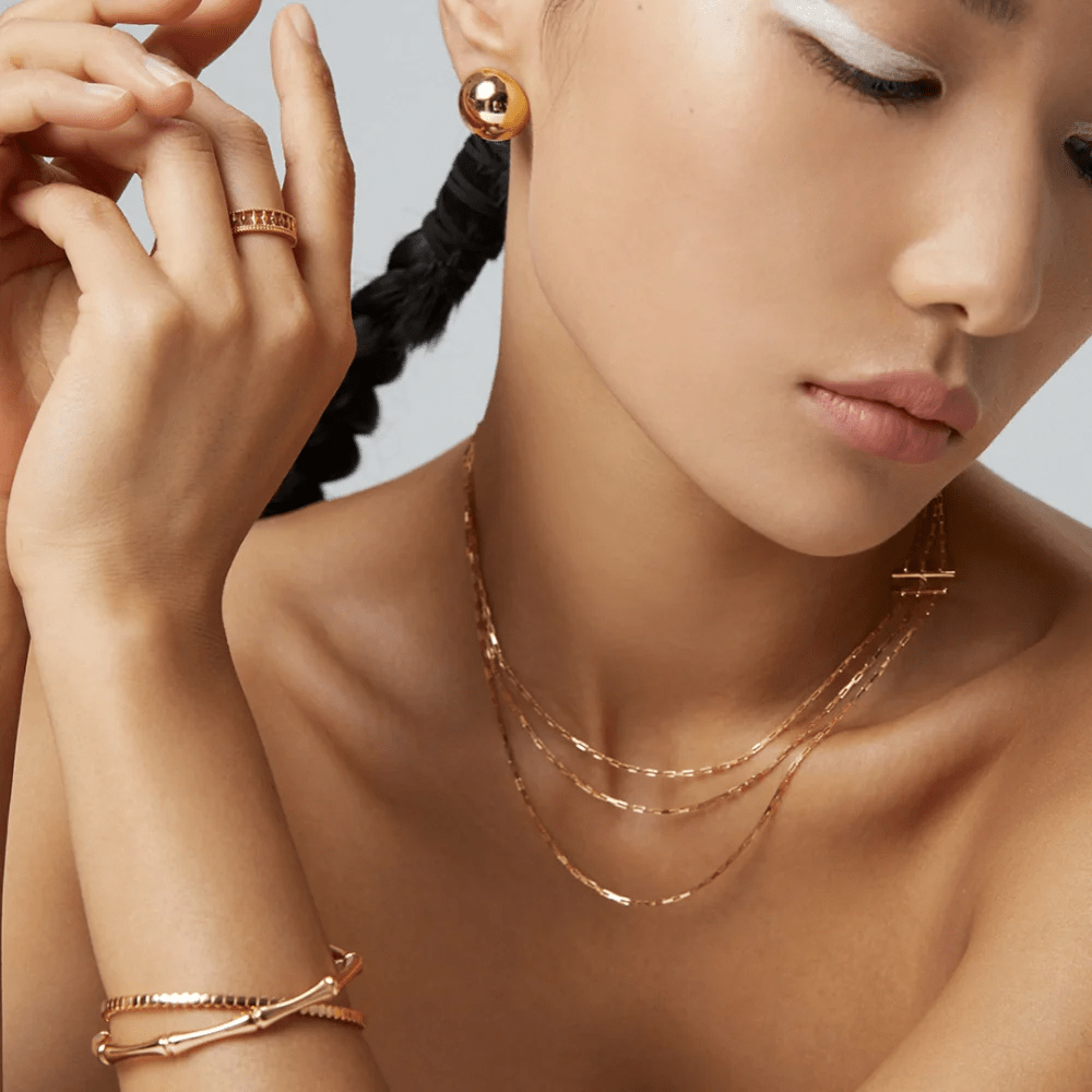 Gold vs Silver: Which color jewelry suits your skin tone? - GIFTLISTE