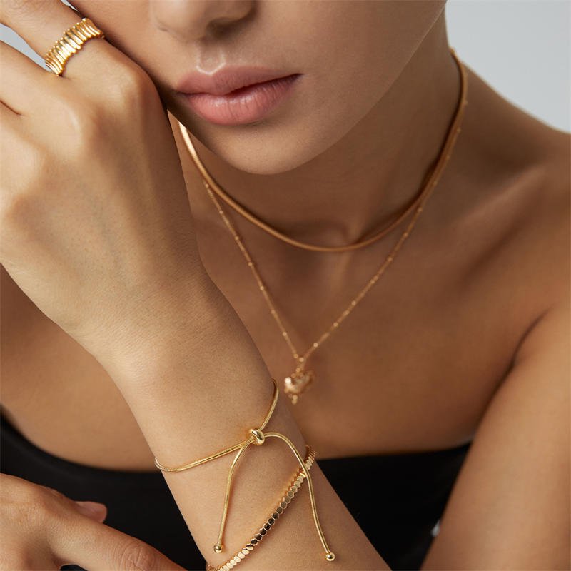 Gold vs Silver: Which color jewelry suits your skin tone? - GIFTLISTE