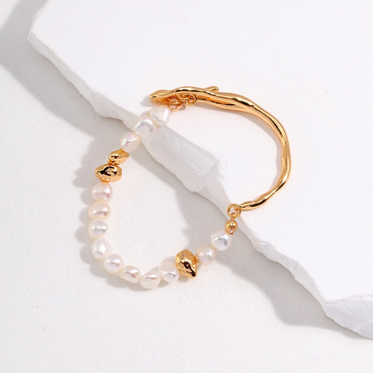 BAROQUE PEARL BRACELETGIFTLISTEBAROQUE PEARL BRACELETsterling silver, pearl, 18k gold vermeil, bracelet