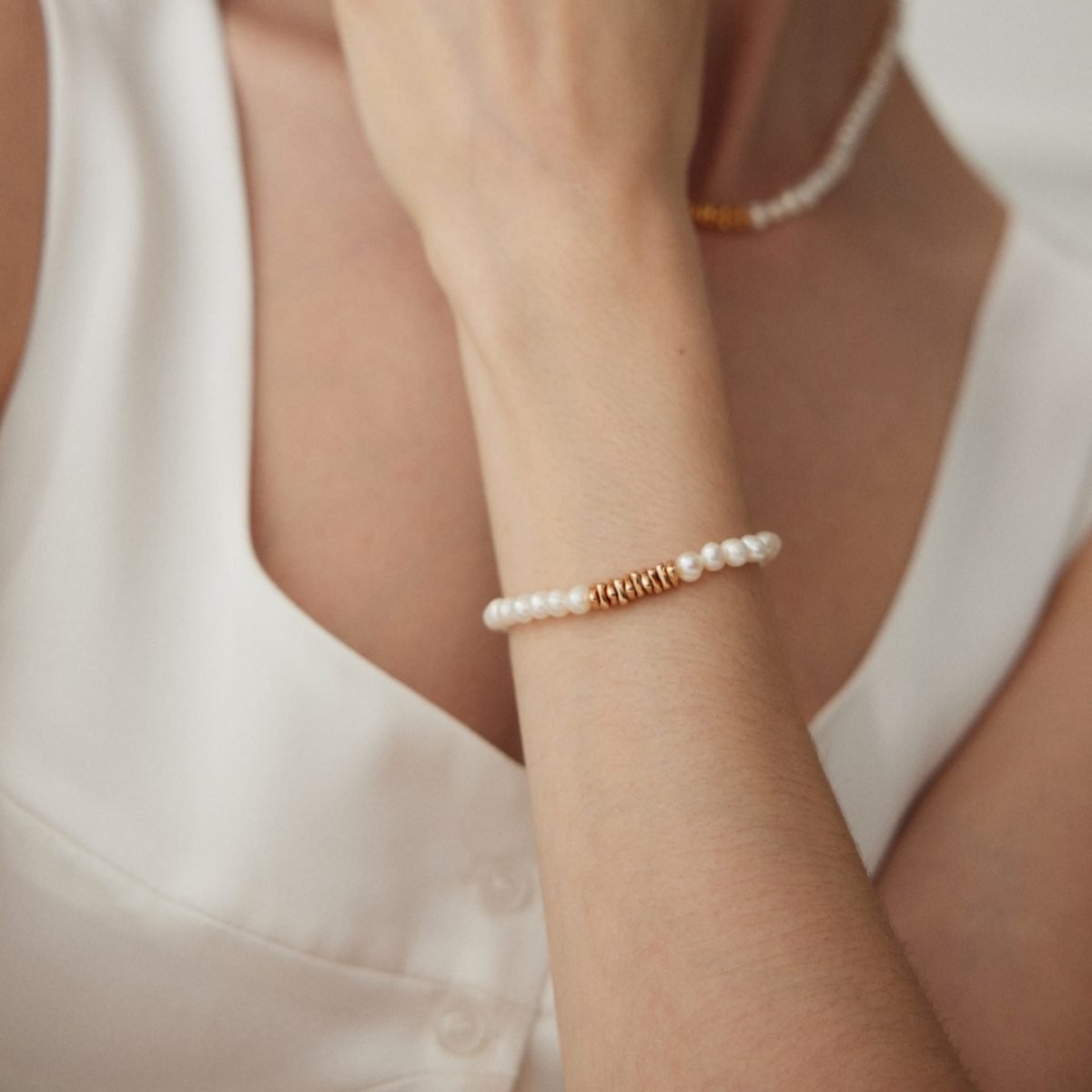 BAROQUE PEARL BRACELETGIFTLISTEBAROQUE PEARL BRACELETsterling silver, pearl, 18k gold vermeil, bracelet