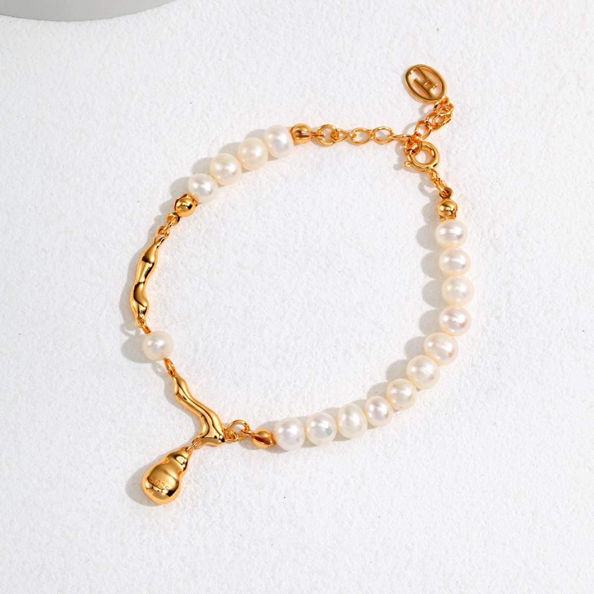 BAROQUE PEARL BRACELETGIFTLISTEBAROQUE PEARL BRACELETsterling silver, pearl, 18k gold vermeil, bracelet