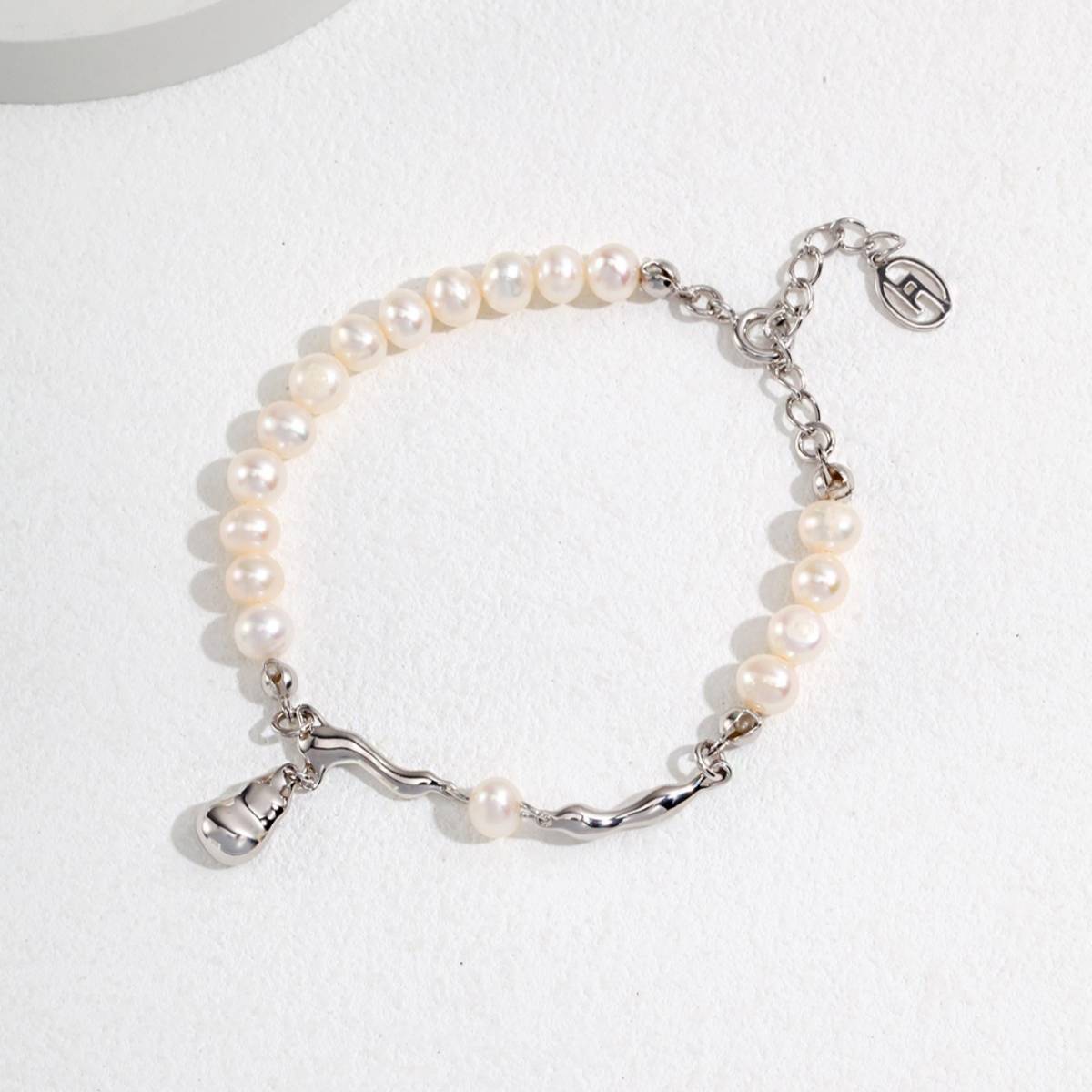 BAROQUE PEARL BRACELETGIFTLISTEBAROQUE PEARL BRACELETsterling silver, pearl, 18k gold vermeil, bracelet