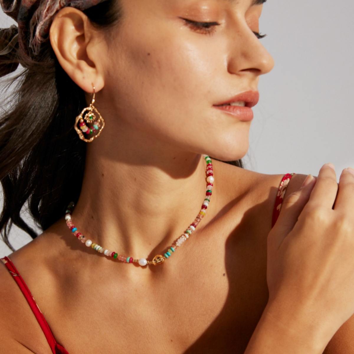 BAROQUE PEARL COLORED STONES NECKLACEGIFTLISTEBAROQUE PEARL COLORED STONES NECKLACEsterling silver, pearl, colored stones, 18k gold vermeil, necklace