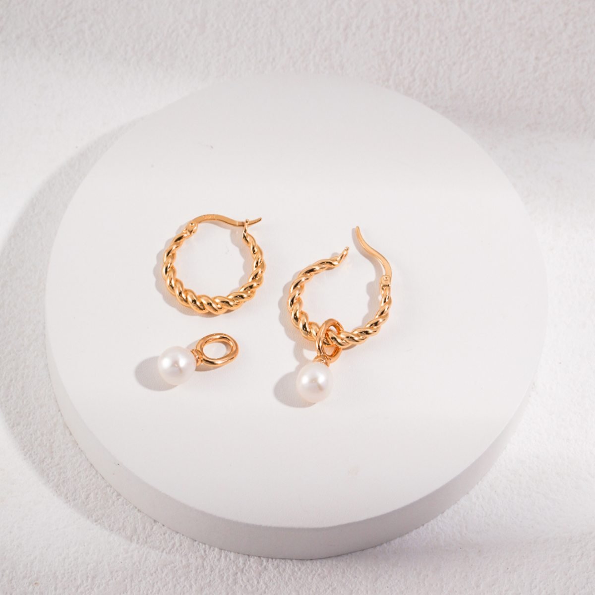 BAROQUE PEARL EARRINGSGIFTLISTEBAROQUE PEARL EARRINGSsterling silver, pearl, 18k gold vermeil, earrings