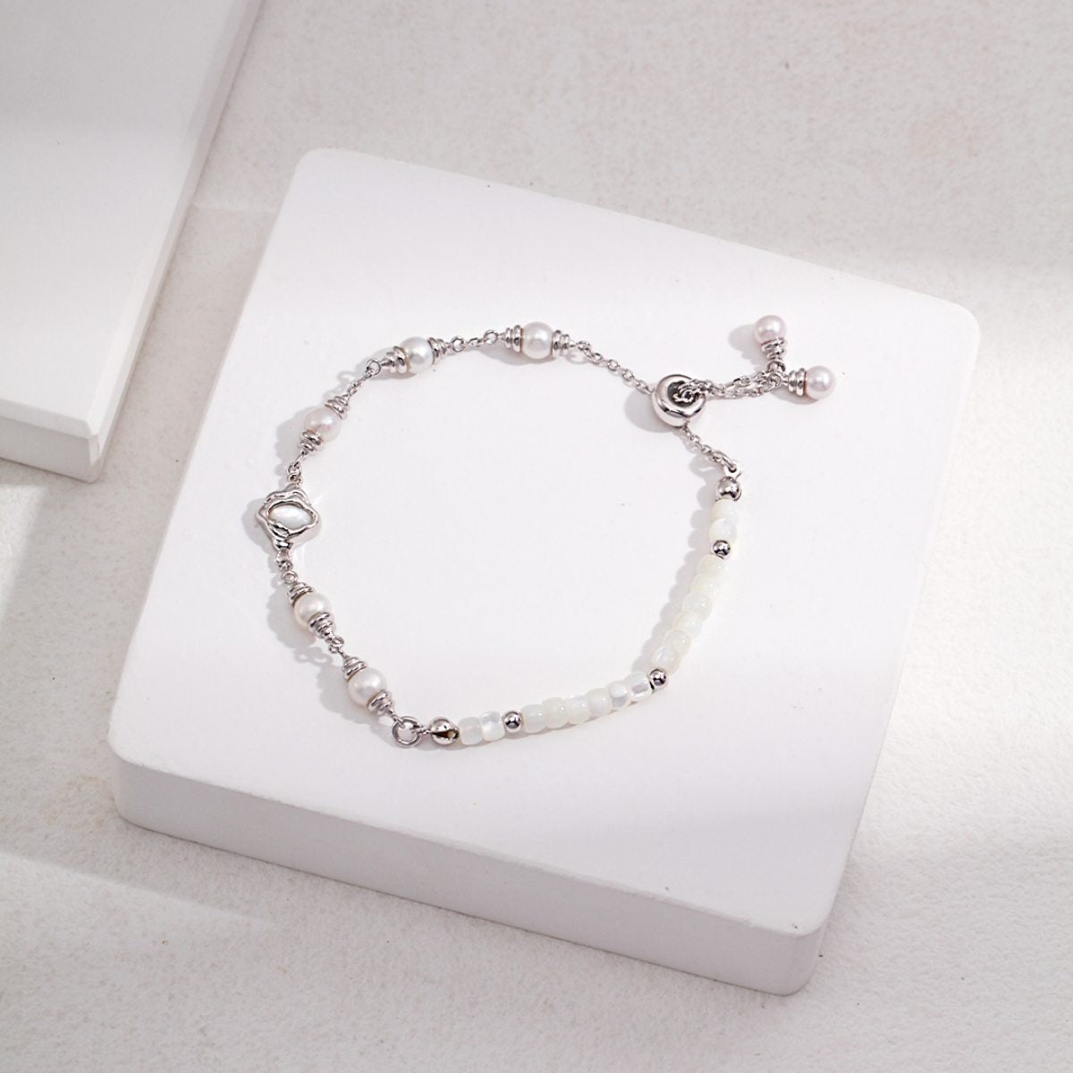 MOTHER - OF - PEARL BRACELETGIFTLISTEMOTHER - OF - PEARL BRACELETsterling silver, pearl, mother - of - pearl, silver−linedpearloyster, 18k gold vermeil, bracelet