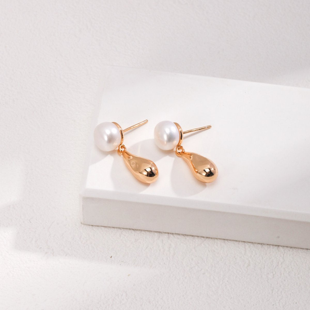 PEARL EARRINGSGIFTLISTEPEARL EARRINGSsterling silver, pearl, 18k gold vermeil, earrings