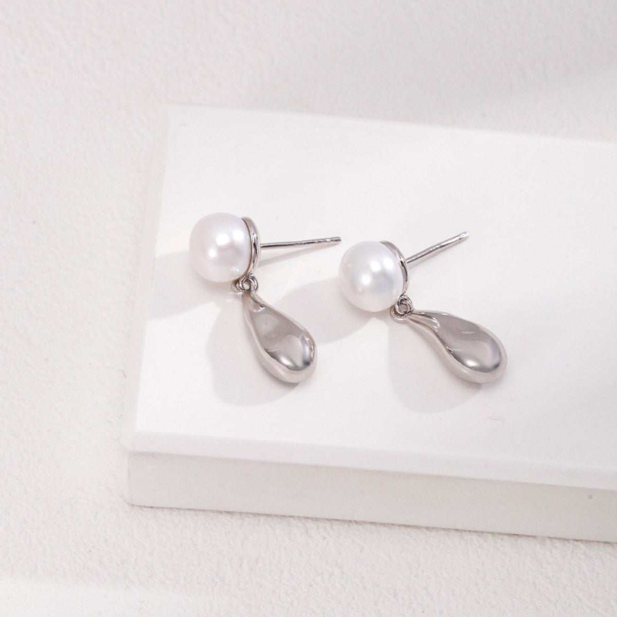 PEARL EARRINGSGIFTLISTEPEARL EARRINGSsterling silver, pearl, 18k gold vermeil, earrings