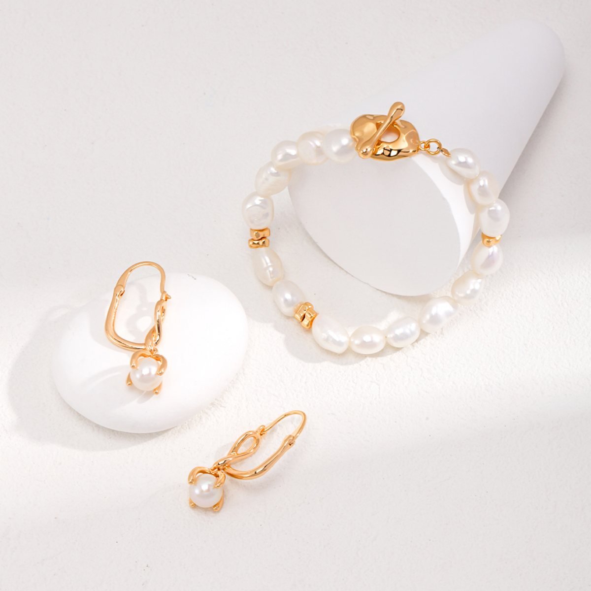 PEARL EARRINGSGIFTLISTEPEARL EARRINGSsterling silver, pearl, 18k gold vermeil, earrings