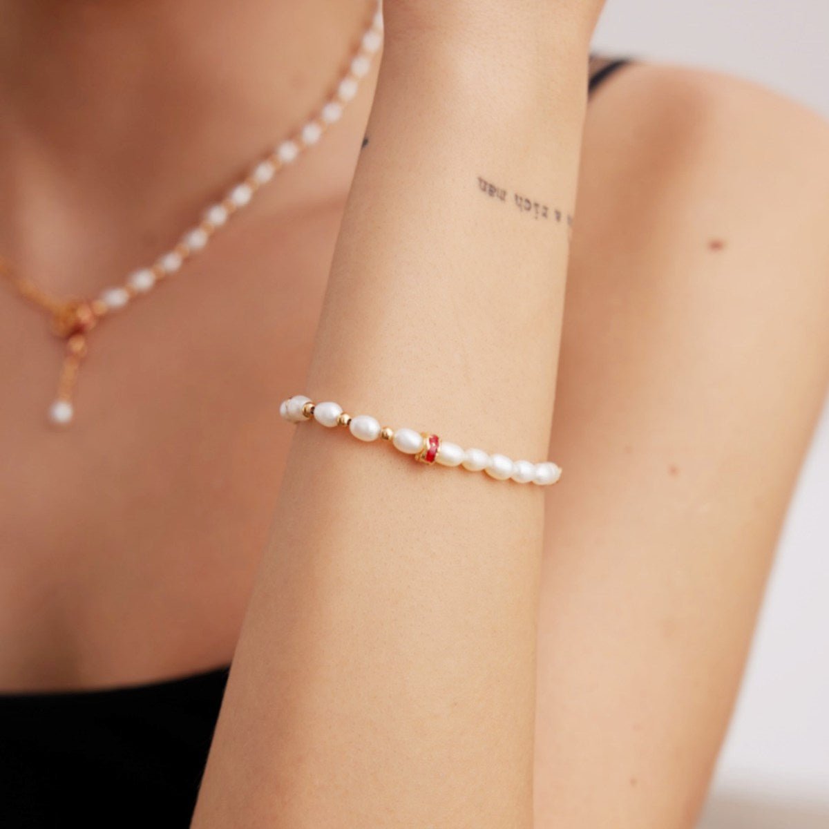 PEARL ENAMEL BRACELETGIFTLISTEPEARL ENAMEL BRACELETsterling silver, pearl, enamel, 18k gold vermeil, bracelet