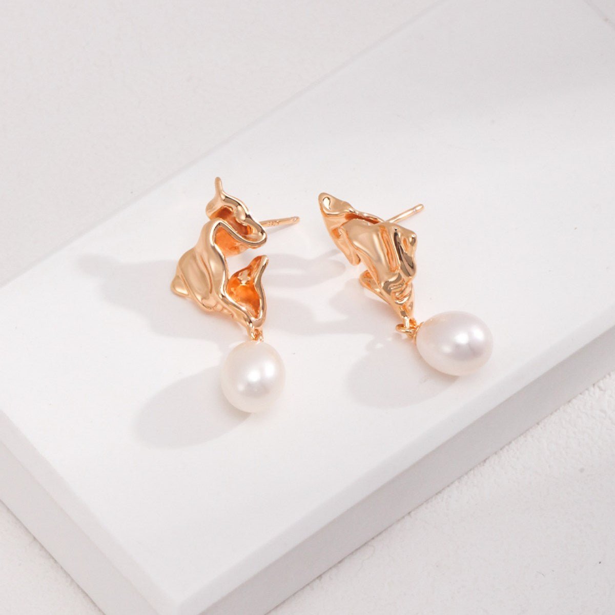 PEARL PENDANT EARRINGSGIFTLISTEPEARL PENDANT EARRINGSsterling silver, pearl, 18k gold vermeil, earrings