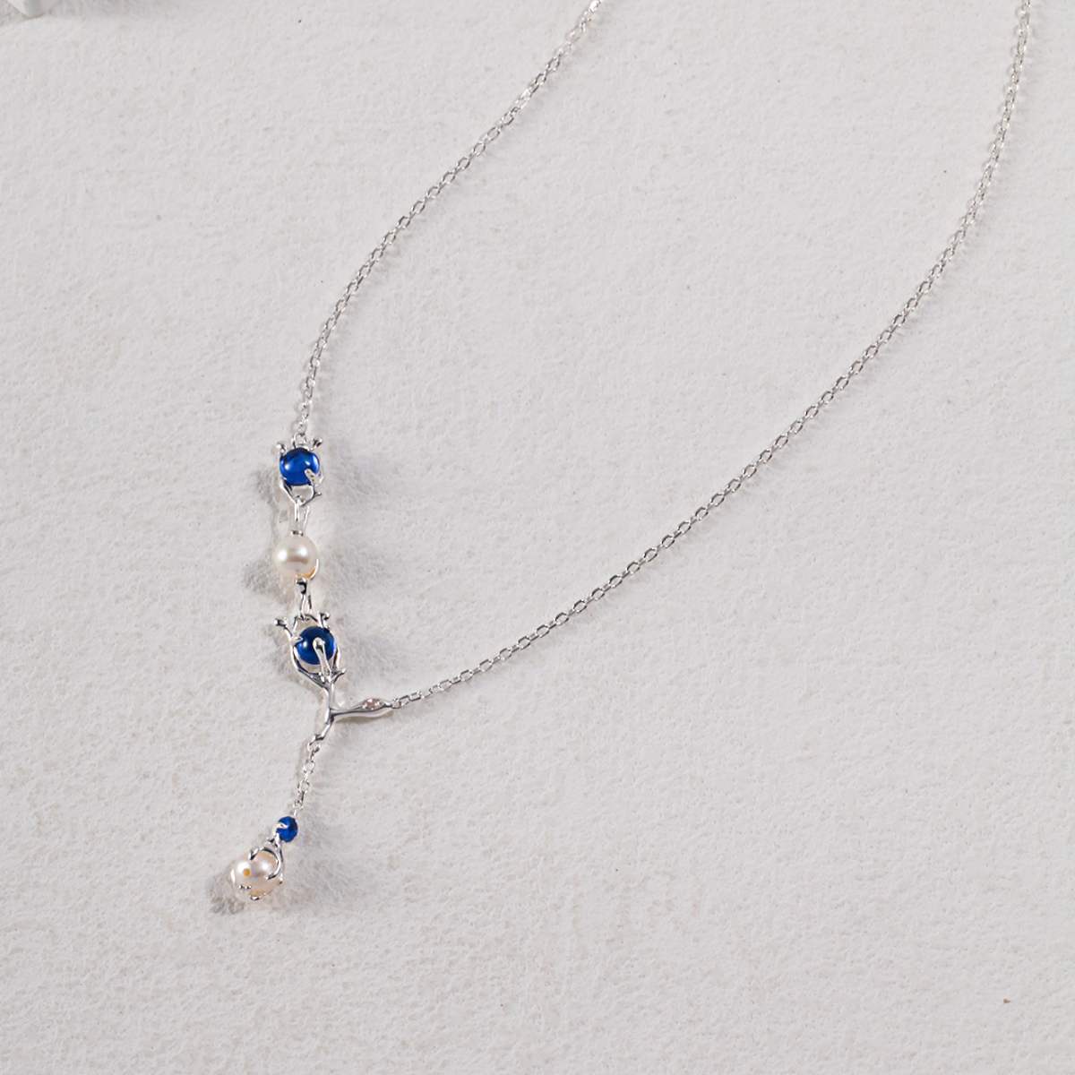 SAPPHIRE PEARL NECKLACEGIFTLISTESAPPHIRE PEARL NECKLACEsterling silver, pearl, sapphire, 18k gold vermeil, necklace