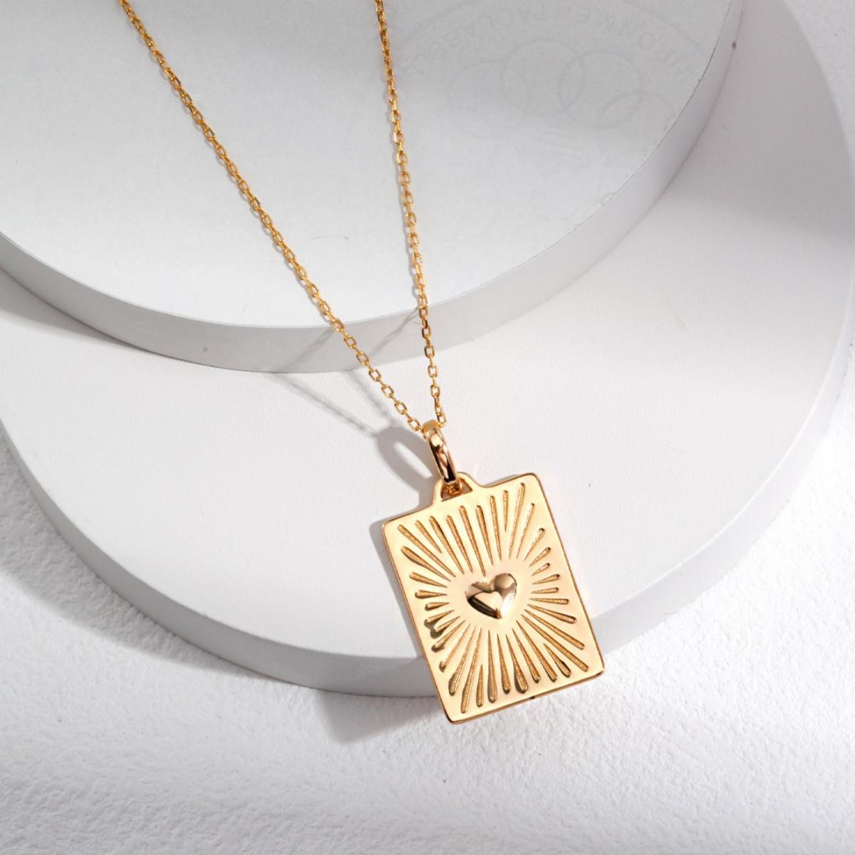 STYLE CHAMELEON CRUCIFORM CLASP NECKLACEGIFTLISTESTYLE CHAMELEON CRUCIFORM CLASP NECKLACEsterling silver, 18k gold vermeil, necklace
