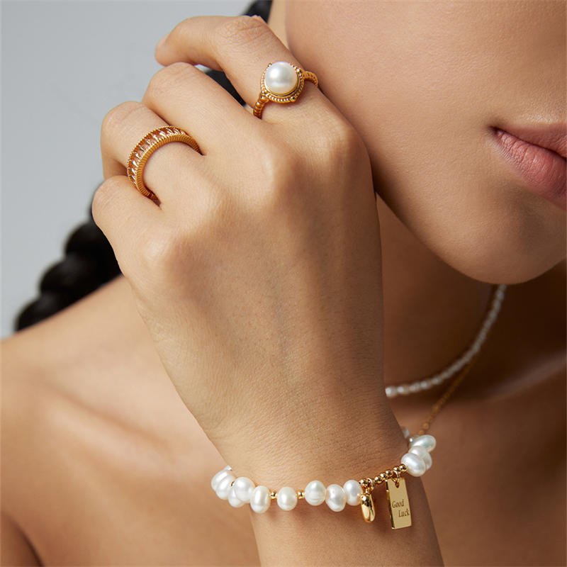 Noble & Elegant Pearl RingGiftListeNoble & Elegant Pearl Ring18k, vermeil, gold, silver, ring, pearl