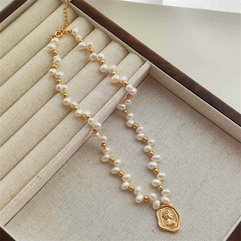 Queen's Seal NecklaceGIFTLISTEQueen's Seal Necklacenecklace, 18k, vermeil, gold, silver, pearl