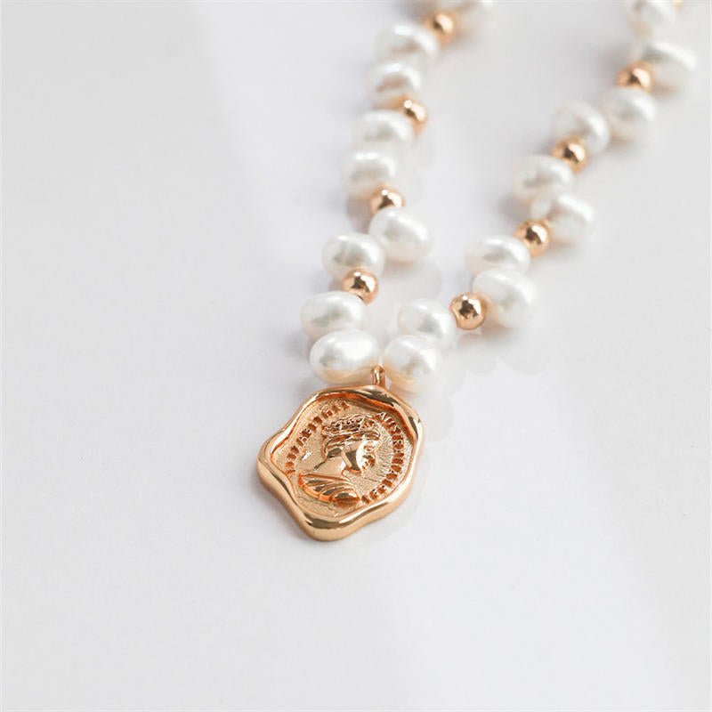 Queen's Seal NecklaceGiftListeQueen's Seal Necklacenecklace, 18k, vermeil, gold, silver, pearl